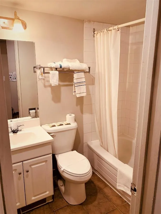 Motel Red Carpet Inn & Suites YYC